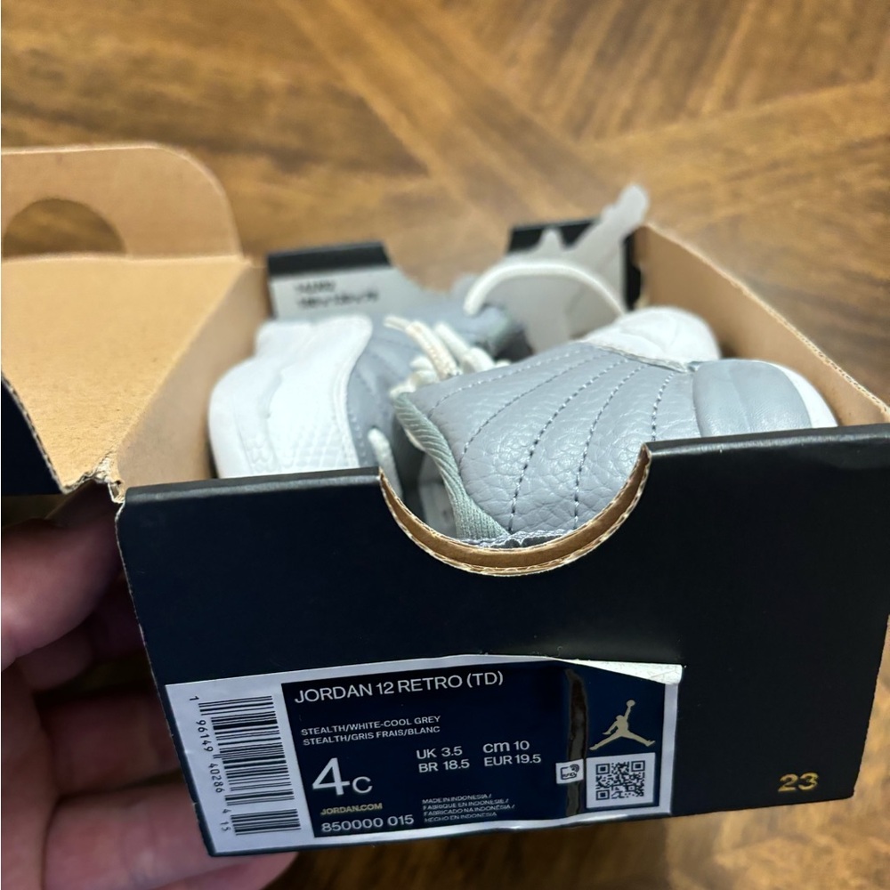 Jordan Shoes - Picture 3 of 6